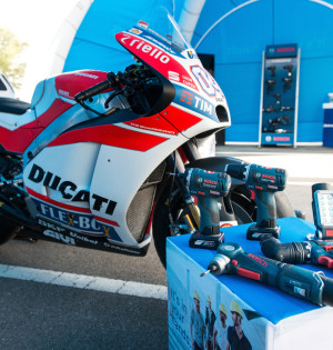 Moto-GP Ducati von Andrea-Dovizioso Startnummer 04