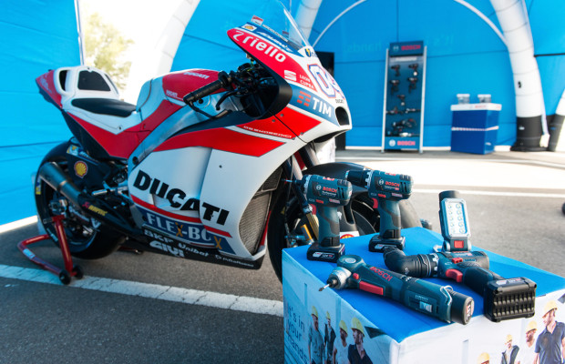 Moto-GP Ducati von Andrea-Dovizioso Startnummer 04
