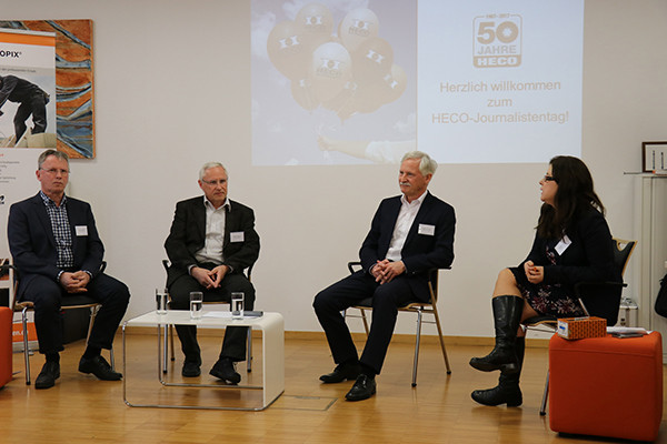 Im Rahmen einer moderierten Gesprächsrunde gaben die beiden HECO-Geschäftsführer Stefan und Guido Hettich (Mitte) gemeinsam mit Entwicklungsleiter Ulrich Hettich einen Ausblick auf das Jahr 2018.