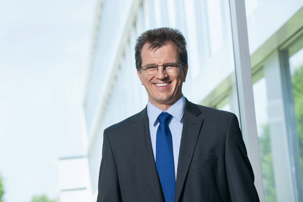 Dr. Guido Hegener, Geschäftsführer der EMAG Maschinenfabrik mit Hauptsitz in Salach