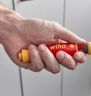Die Wiha PocketMax Schraubendreher mit Bitmagazin in der magnetischen oder electric-Ausführung erfüllen den Anwenderwunsch nach einer kleinen, handlichen Multitool-Lösung für unterwegs.