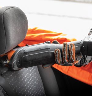 Rettungsteams können mit dem vielseitigen Mini Cutter Fahrzeugteile, wie Autopedale, Lenkräder und Kopfstützen schneiden.