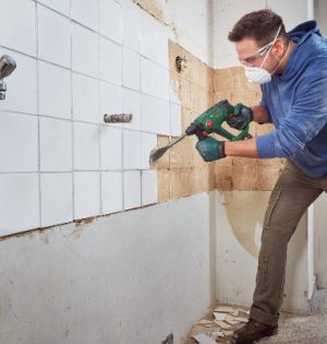 Mit dem Akku-Bohrhammer von Bosch für Heimwerker können Anwender Hammerbohren, Meißeln, Bohren und Schrauben.