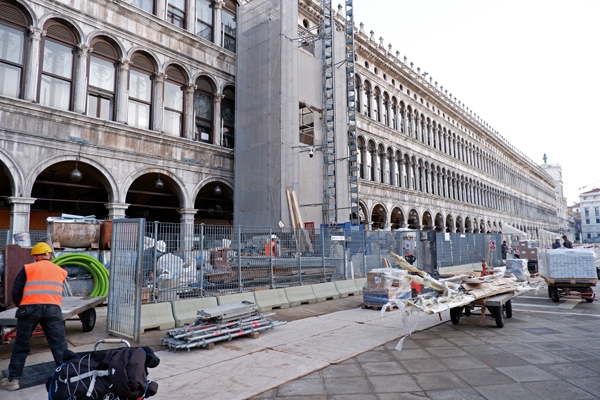 Restaurierung der Alten Prokuratien im Oktober 2021: Der historische Bau wurde auf 12.000 m² umgenutzt und so weiter in die Zukunft überführt.