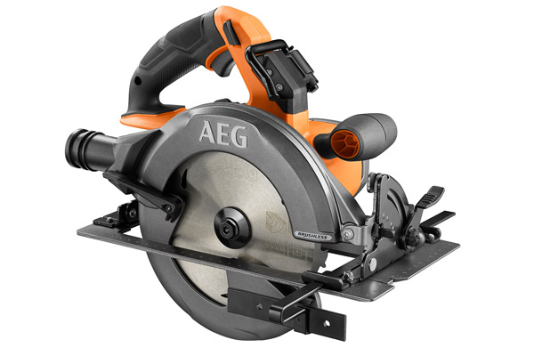 Die AEG Akku-Handkreissäge verfügt über eine robuste Magnesium Schutzhaube und Bodenplatte
