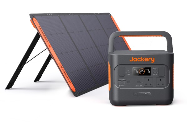 Das Solargenerator Set von Jackery beinhaltet die Powerstation Explorer 1500 Pro und das Solarpanel SolarSaga 200W.