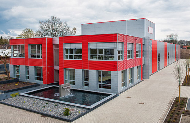 Novus Dahle ist Teil der emco Group. Sie arbeiten in ihrem Forschungs- und Entwicklungszentrum mit Sitz in Lingen (Ems) kontinuierlich an Innovationen. Jetzt ist das Unternehmen Teil der Akku-Allianz CAS.