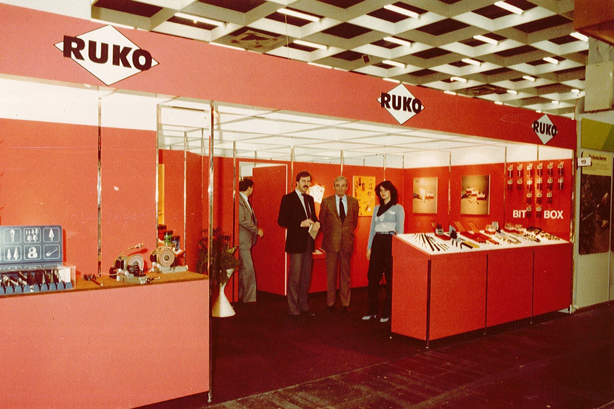 Blick zurück: Firmengründer Josef Ruppert präsentiert RUKO stolz auf dem Kölner Messestand 1984.